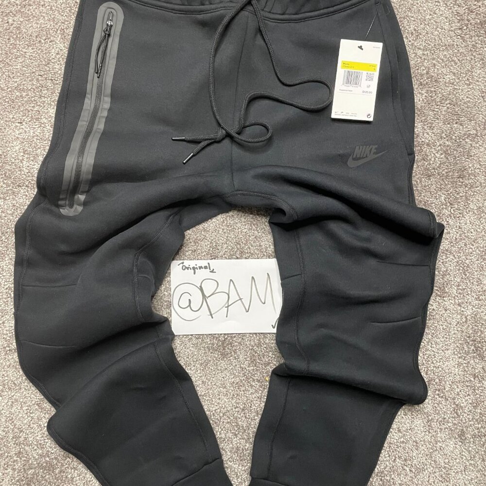 Black/Black - Nike Sportswear Tech Fleece Full-Zip Hoodie & Joggers Set - Picture 10 of 16